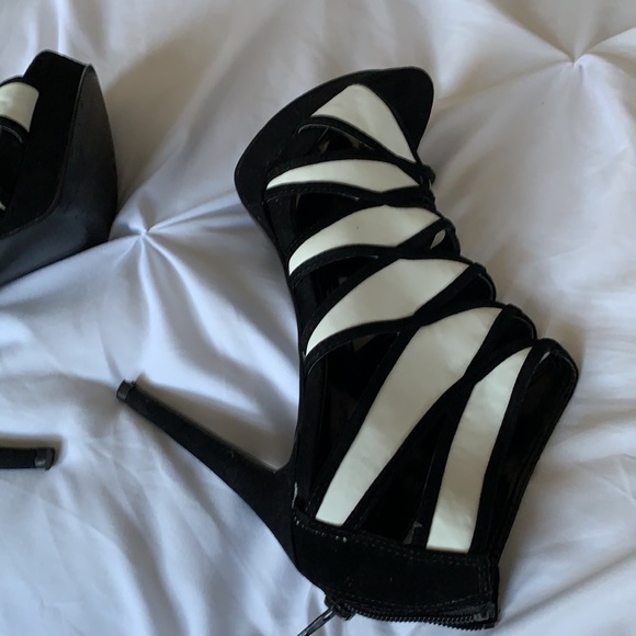 Stunning Open Toe Heels. Excellent/brand new condition. Worn once. - Picture 4 of 6